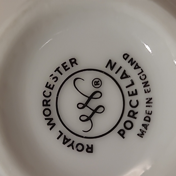 (#2) Vintage Royal worcester egg coddler 2 egg size. Peach&berry - Picture 3 of 8